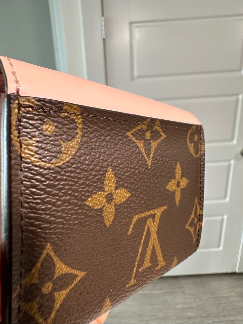 Louis Vuitton Zoé Wallet - Picture 15 of 16